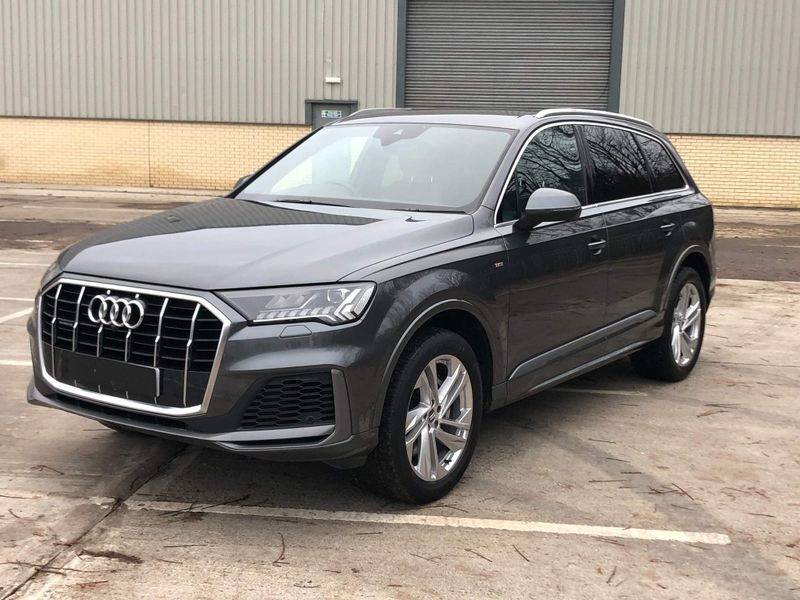Audi Q7 Chauffeured Car Hire