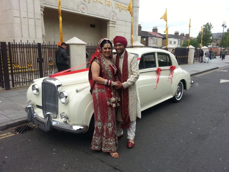 A frontal shot of the Bentley S1 1956 highlighting its iconic grille.
