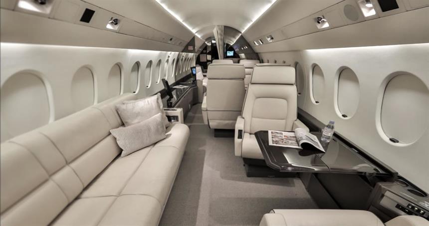 Falcon 900 B plush interior