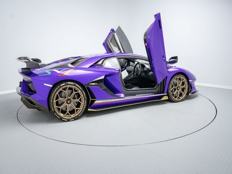 Lamborghini Aventador Chauffeur Hire