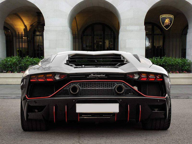 Lamborghini Aventador Sports Car Hire