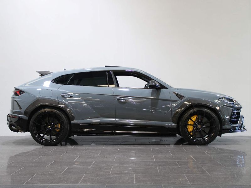 Lamborghini Urus Car Hires
