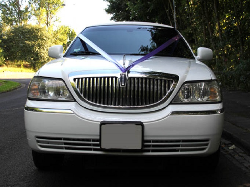 Lincoln Stretch limos with Chauffeur