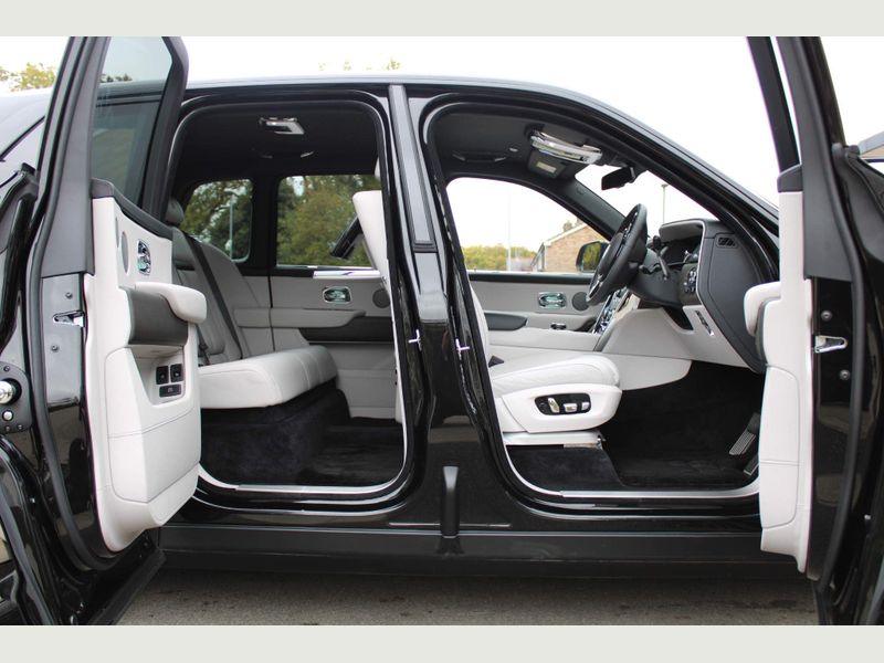 Rolls Royce Cullinan Car Rent