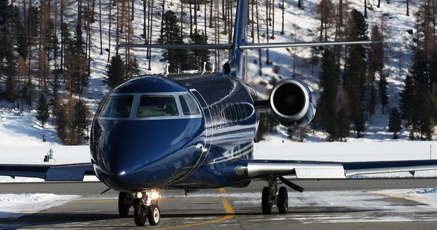 gulfstream g-200 flying
